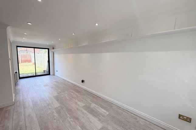 13, Bressey Avenue, ENFIELD photo 2
