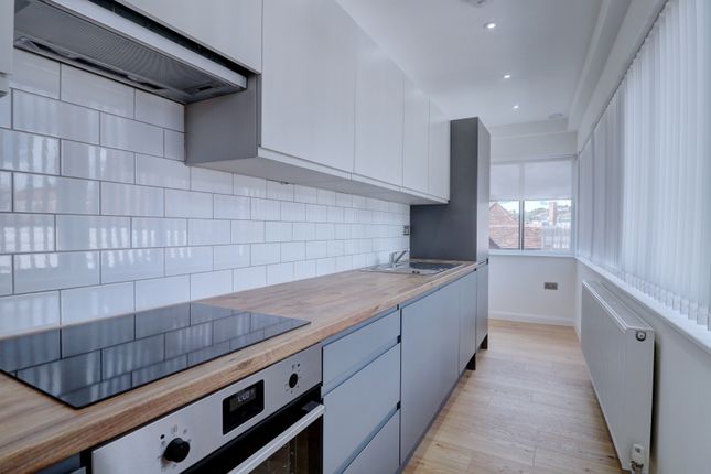 Flat 1, Swan House,, White Hart Street, Buckinghamshire photo 2