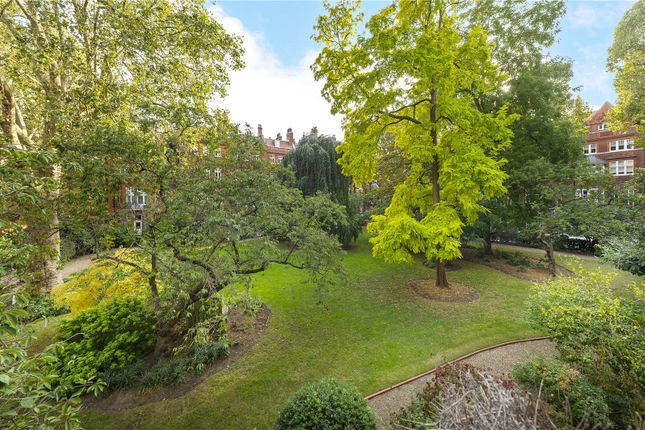 Flat for sale in Cadogan Gardens, London