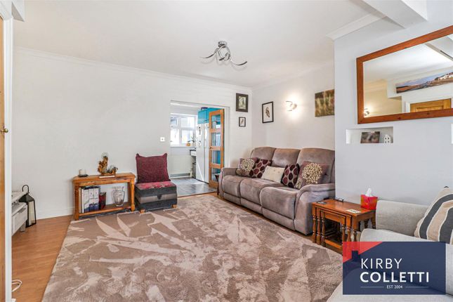 50, River Avenue, Hoddesdon photo 3