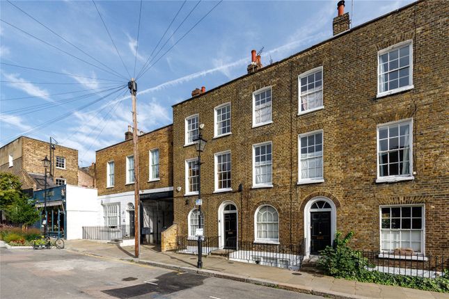 End terrace house for sale in Charlton Place, London
