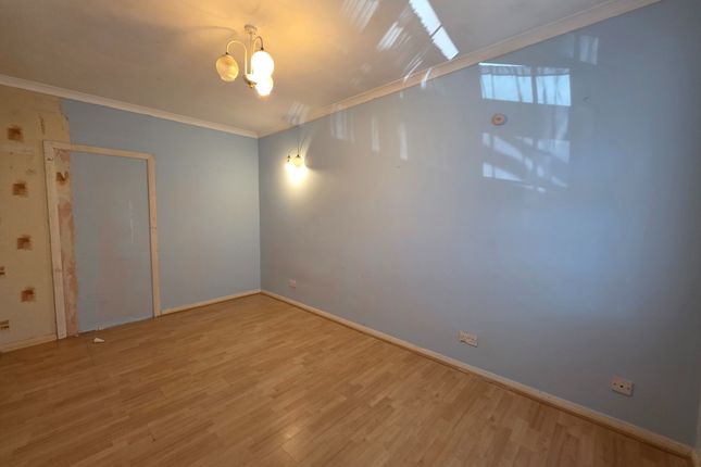 22, Avenue Road, Greater London photo 3
