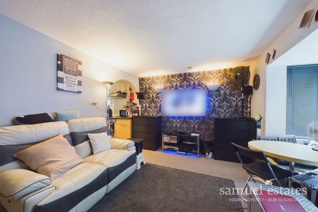 8, Redgrave Close, Croydon photo 2