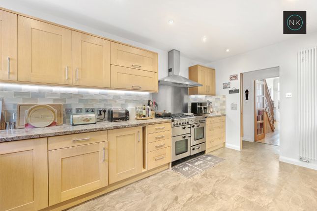 14 Ingatestone Road, Woodford Green, Essex photo 3