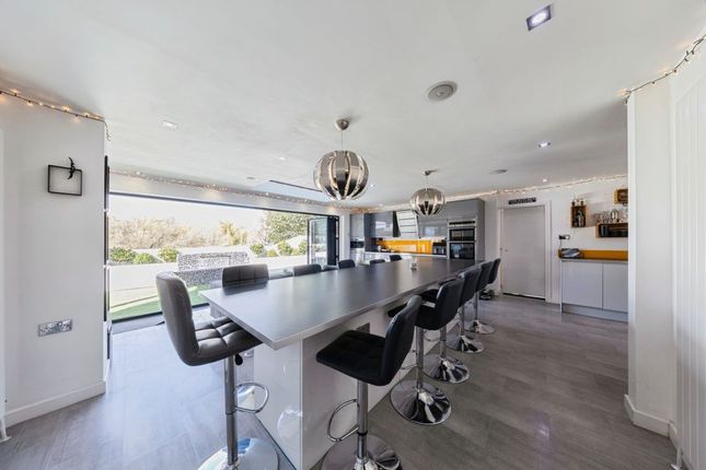4, Castle Meadow Close, Newport Pagnell photo 3