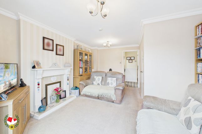 41 Fosse Close, Gloucester photo 3