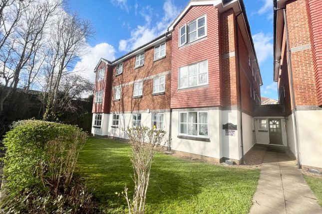 Flat to rent in Draymans Way, Isleworth