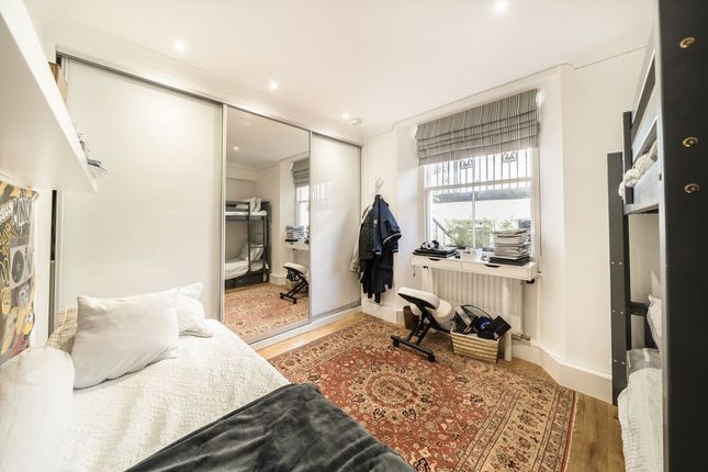 Flat A, 11, Cheniston Gardens, London photo 4