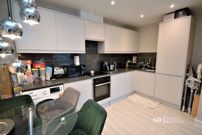 Flat to rent in Ewell Road, Surbiton, Surrey.