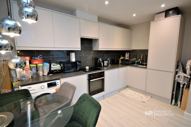 Thumbnail Flat to rent in Ewell Road, Surbiton, Surrey.