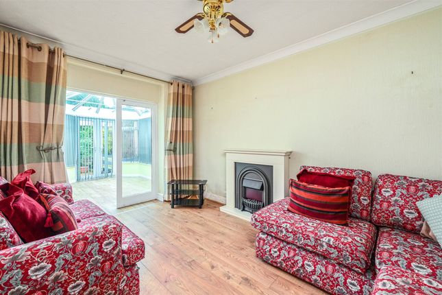 18, Jubilee Road, Camberley photo 4