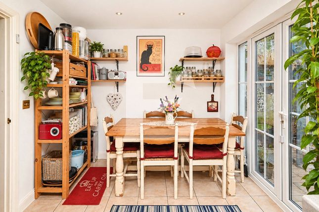 3, Woodberry Close, London photo 4