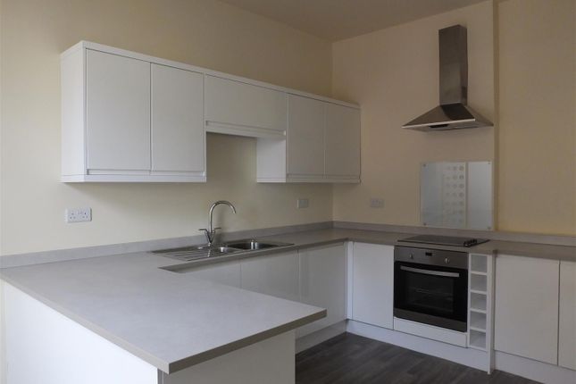 Flat to rent in High Street, Burton-On-Trent