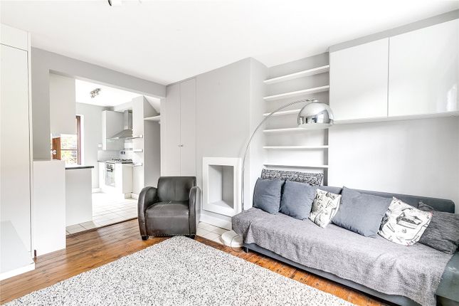 Flat to rent in Oakworth Road, North Kensington