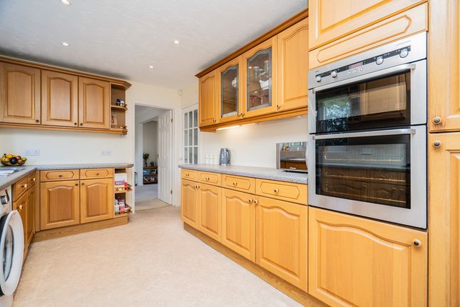 38, Whalley Drive, Milton Keynes photo 3