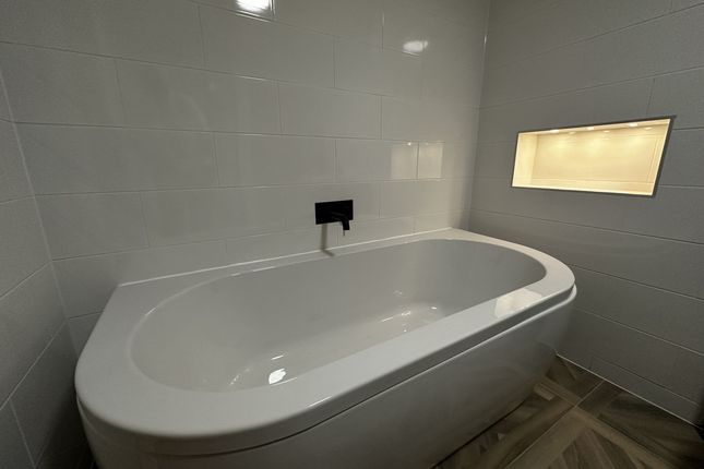 Flat for sale in Old Barry Road, Cardiff