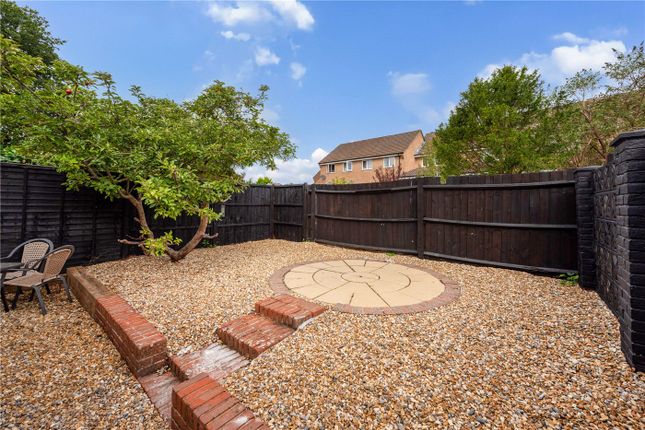 16, Thorn Close, Petersfield photo 4