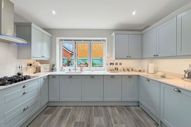 23 Holly Field Rise, Caerphilly photo 3