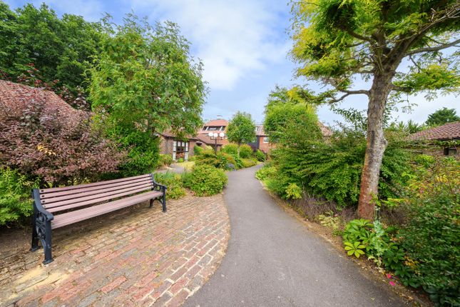 7, Forest Walk, Elmbridge Village photo 4