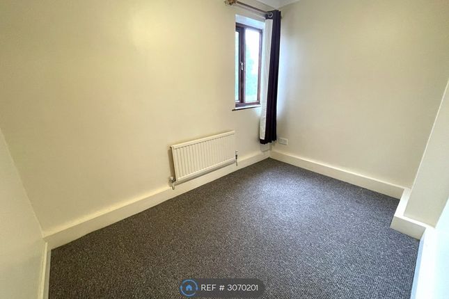 Queens Court, Madeley, Telford photo 5
