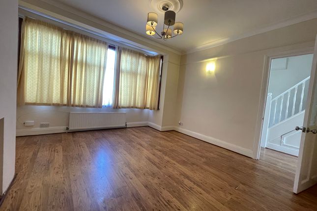 00, Sheringham Avenue, Romford photo 4