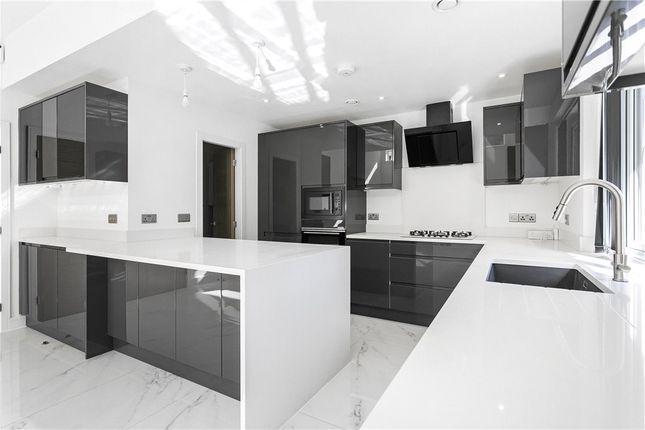 2, Langford Close, Guildford photo 4