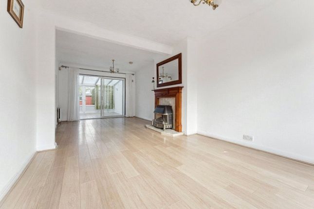 142, Lynhurst Crescent, Middlesex photo 4