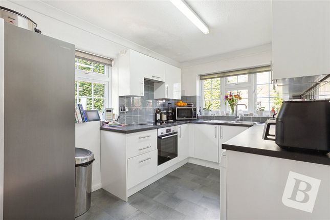 5, Granary Meadow, Brentwood photo 2