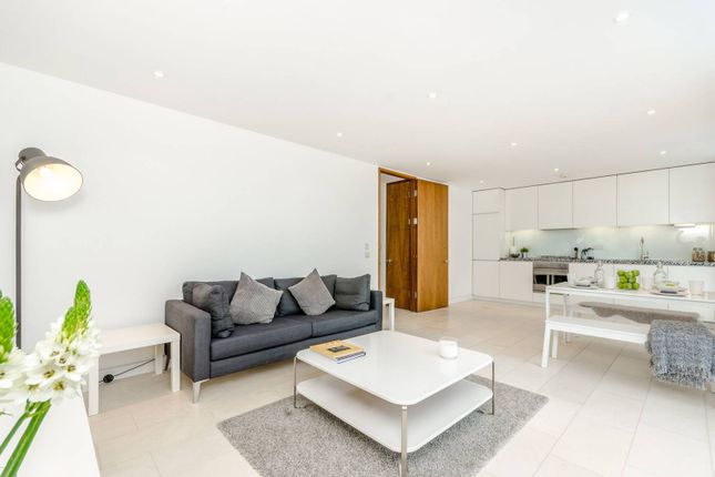 Flat to rent in Latitude House, Camden, London