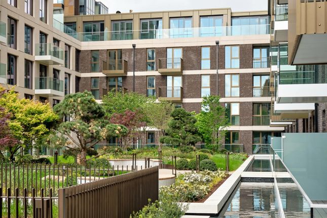 1 Merino Gardens, London photo 3