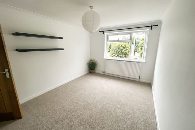Flat 4, Old Forge Court, Pennington Cross, Lymington photo 4
