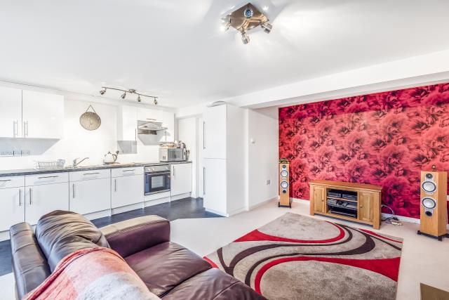 9b, Gordon Road, Thatcham photo 5