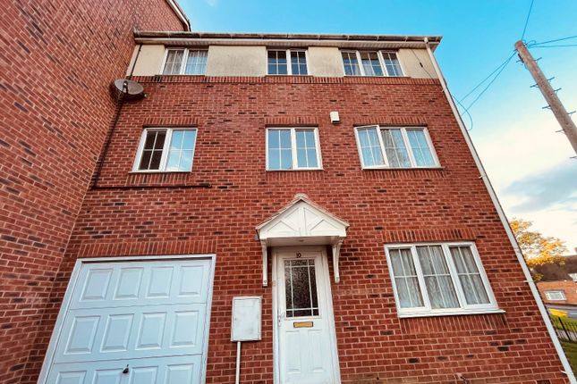 Thumbnail Town house to rent in Brecknock Road, West Bromwich