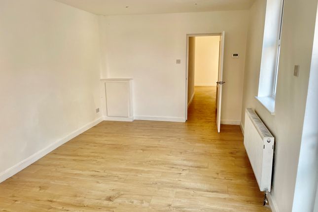 49, West Road, Westcliff-on-Sea photo 2