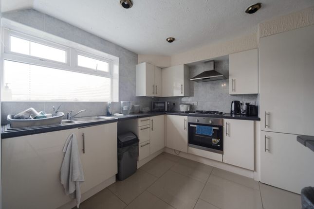 15, Bridgend Road, Enfield photo 3