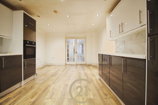 29 Belton Road, London photo 5