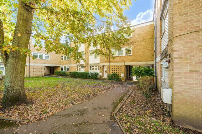 Thumbnail Flat for sale in Lydbury, Bracknell, Berkshire