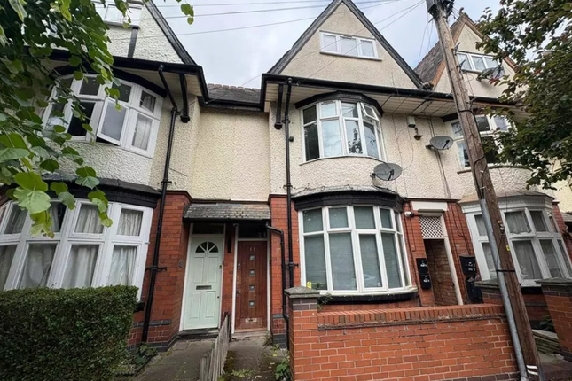 Studio flat on 11, Sweetbriar Road, Leicester, £2,300/mo