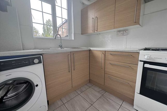 24A, Belmont Circle, Harrow photo 3