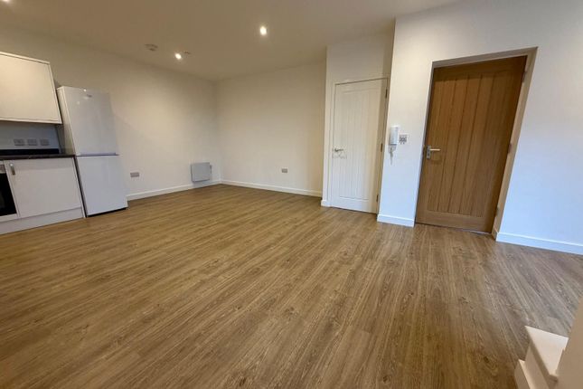 12 Churchill Court, Taunton photo 5