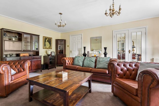 Flat 12, 2 West Chapelton Avenue, Glasgow photo 4