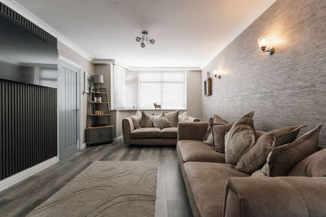 4 Pulford Drive, Leicester photo 4