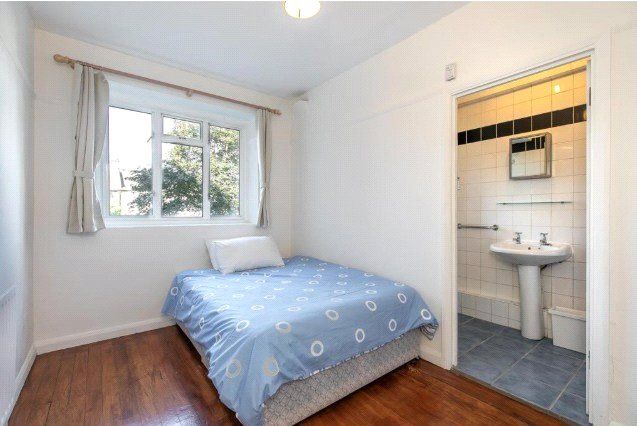 Flat 19 Coronation Court,, Brewster Gardens, London photo 3