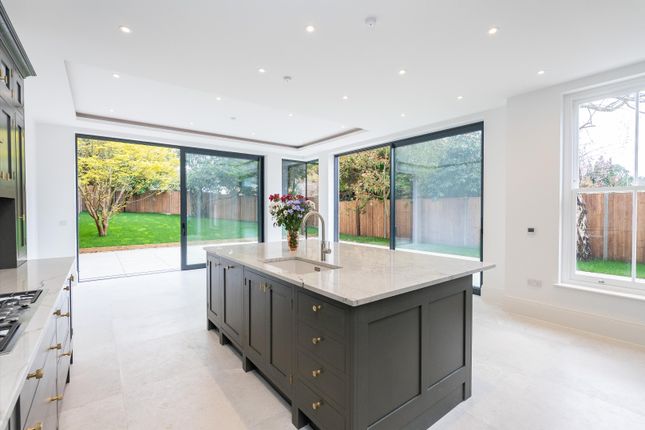 18, Heath Ridge Green, Cobham photo 3