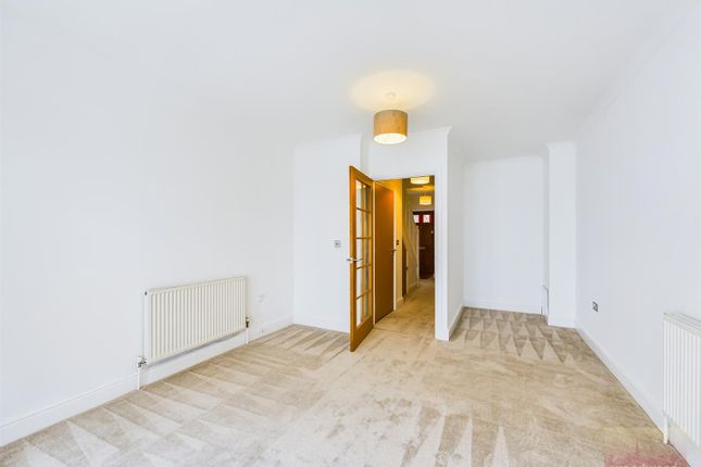 5B, Victoria Terrace, Harrow on the Hill photo 4