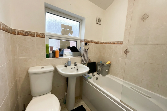2 Lowther Road, Doncaster photo 5