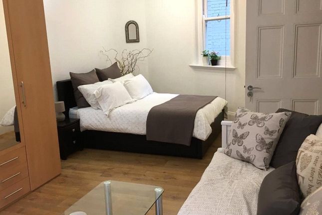Studio house on 5b, 43, Marylebone Road, London, £1,400/mo