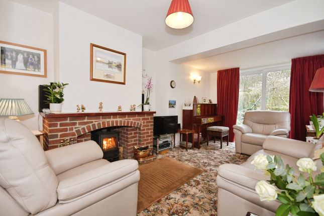 30, Holmfield, Derbyshire photo 4