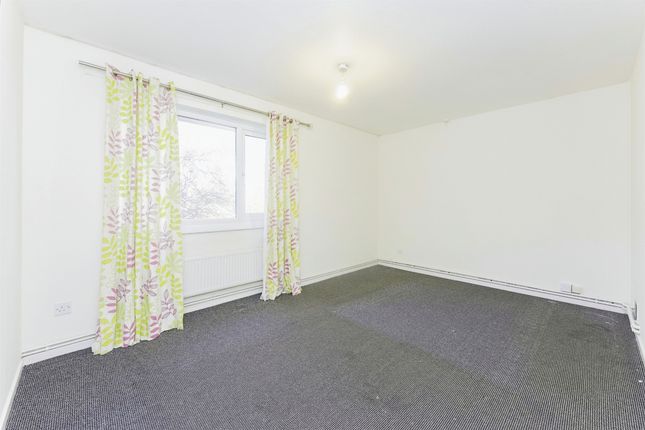 Flat for sale in Conway Court, Bebington, Wirral