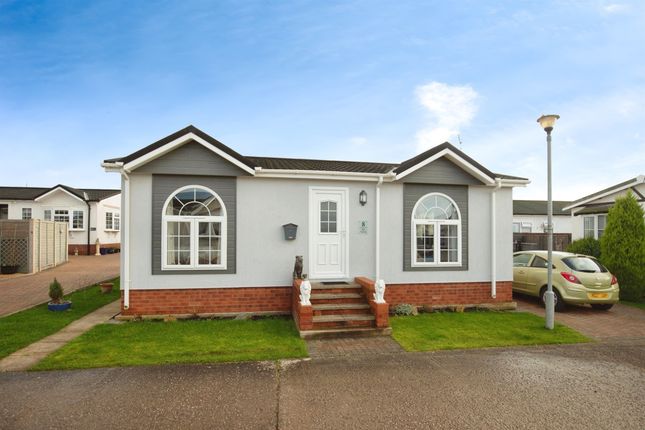 Mobile/park home for sale in Dodwell Park, Dodwell, Stratford-Upon-Avon